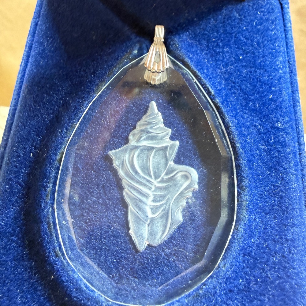 Vintage Hallmark Lead Crystal Frosted Seashell Teardrop Pendant Charm No Chain - Picture 2 of 6